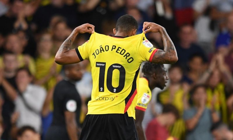 Nhiệm vụ của tiền vệ phải