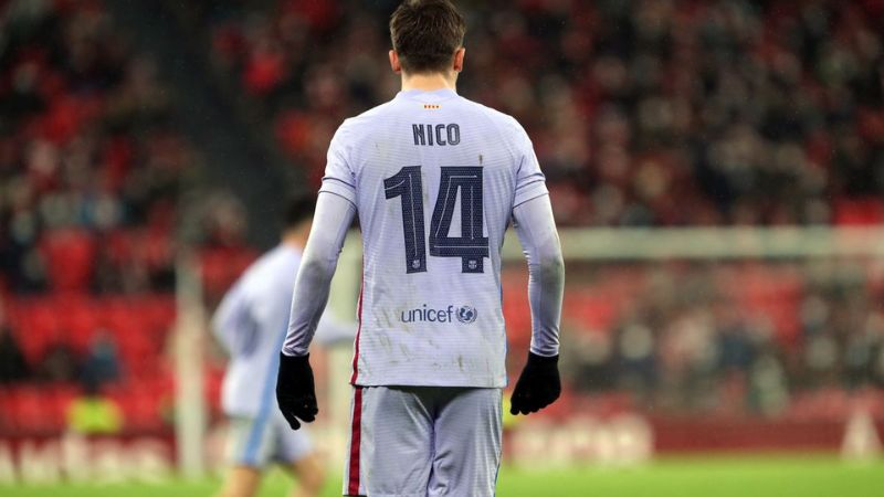 Những huyền thoại từng khoác áo số 14